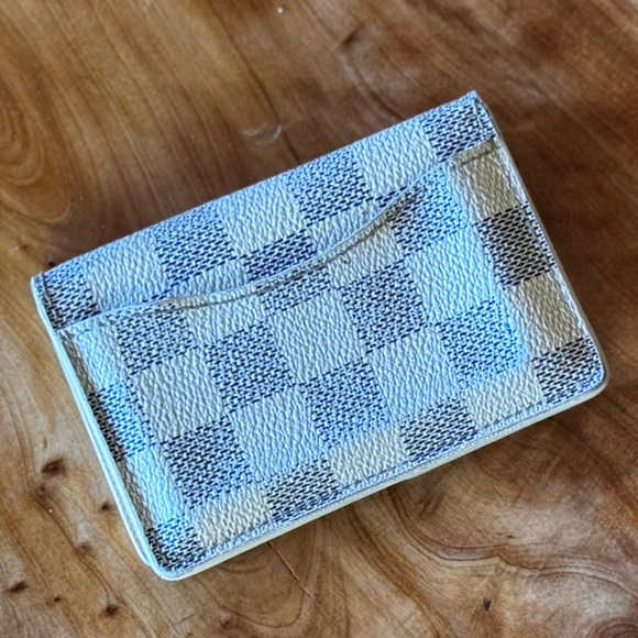 LOUIS VUITTON
Damier Azur Canvas Pocket Organizer Wallet - Picture 3 of 16